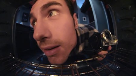 Он наблюдает (2016) Он наблюдает (2016)